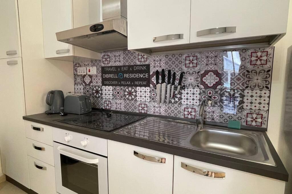 2 Bed Apt In Heart Of St Julians - 5Min From Seafront Saint Julian's Luaran gambar